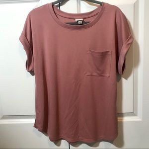 Blush shirt with rolled sleeves and pocket